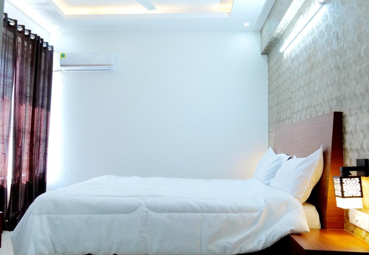 Dwarka Lodging & Boarding Mulki Luaran gambar
