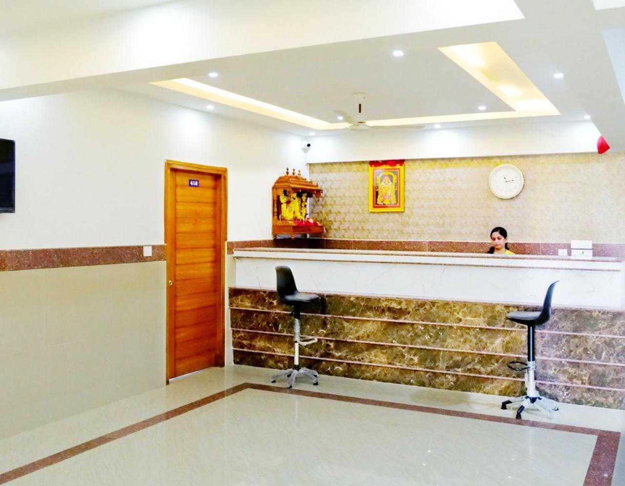 Dwarka Lodging & Boarding Mulki Luaran gambar