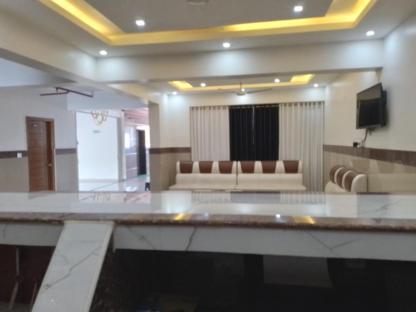 Dwarka Lodging & Boarding Mulki Luaran gambar